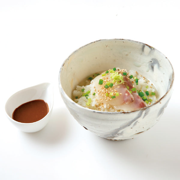 鯛茶漬｜冷凍食品｜南伊勢真鯛の切り身と特製ごまだれ、特製出汁で